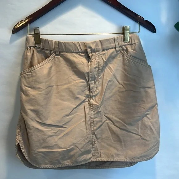 Uniqlo Kahki miniskirt - Picture 2 of 5